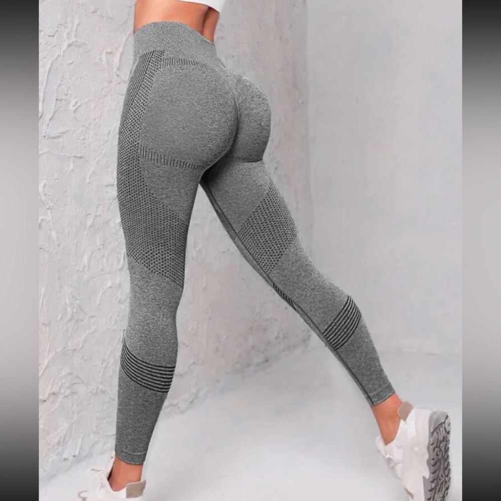 🌸 Amazon 🌸 grey scrunch butt leggings